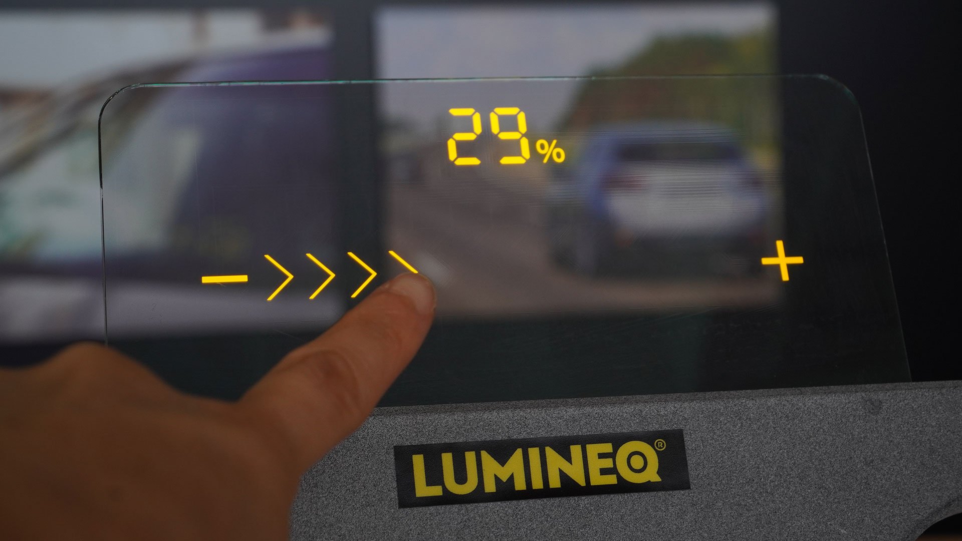 LUMINEQ-transparent-display-slider-touch_1920x1080