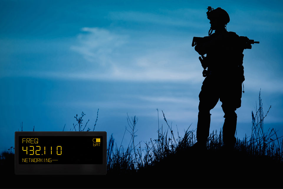 Lumineq rugged display-Military_radio-960x640