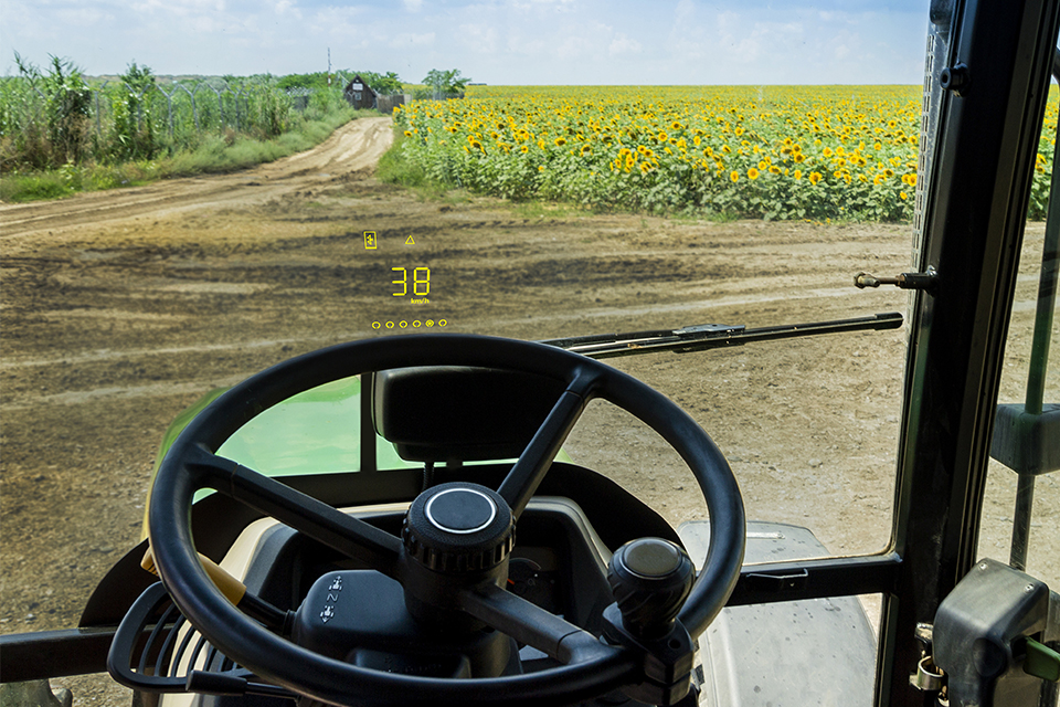 Lumineq transparent display-tractor-960x640