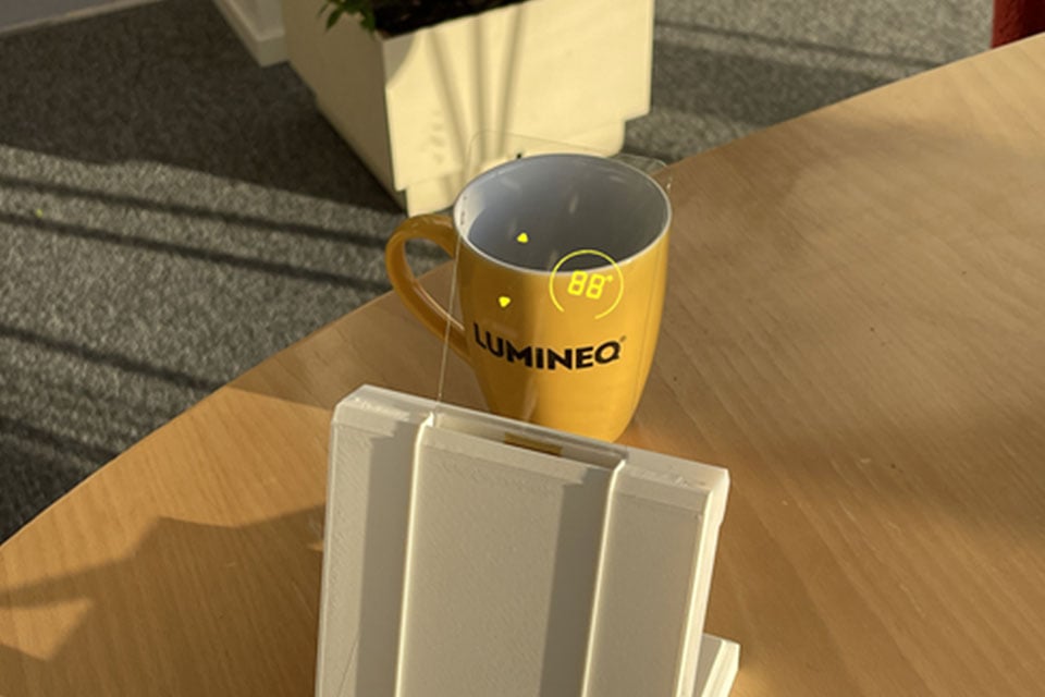 LUMINEQ-handheld-touch-demo-960x640