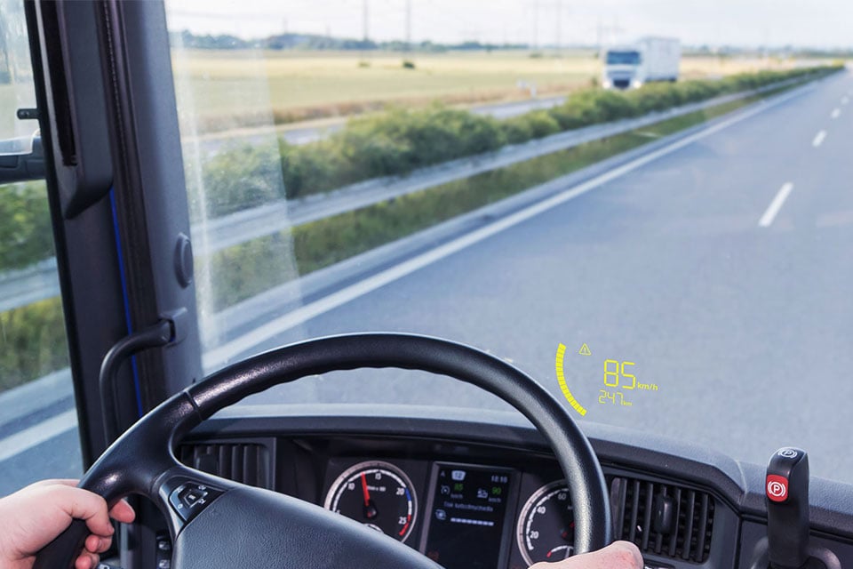 lumineq-transparent-head-up-display-for-trucks-960x640